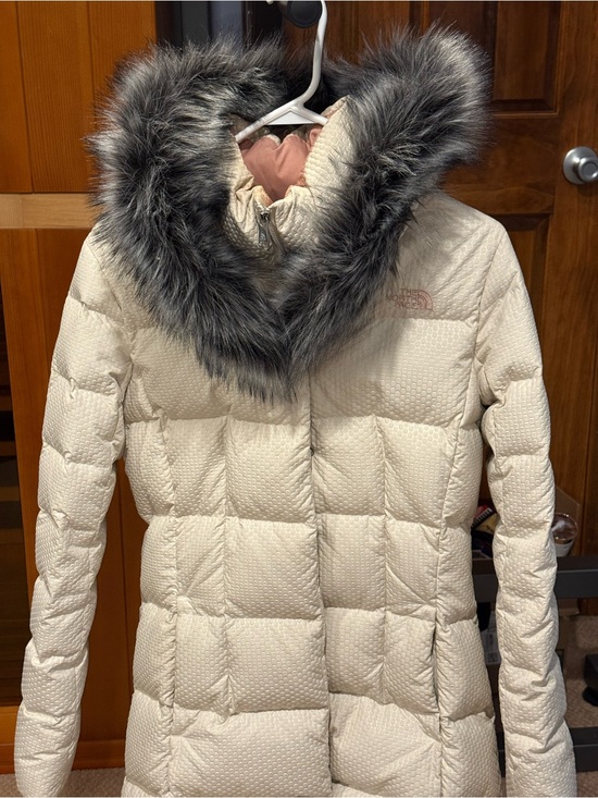The North Face Jackets & Blazers - The North Face Women's Cream Quilted Down Puffer Coat with Faux Fur Hood
